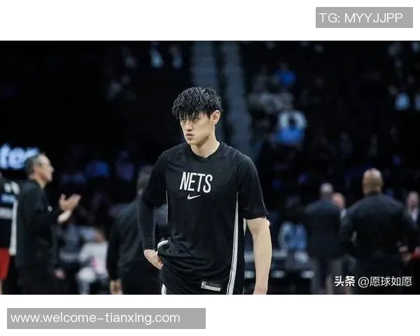 曾凡博与狄龙赛前激情致辞引发现场球迷热烈欢呼气氛高涨